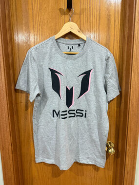 Messi Collection Gray Pink Graphic T-Shirt Size M